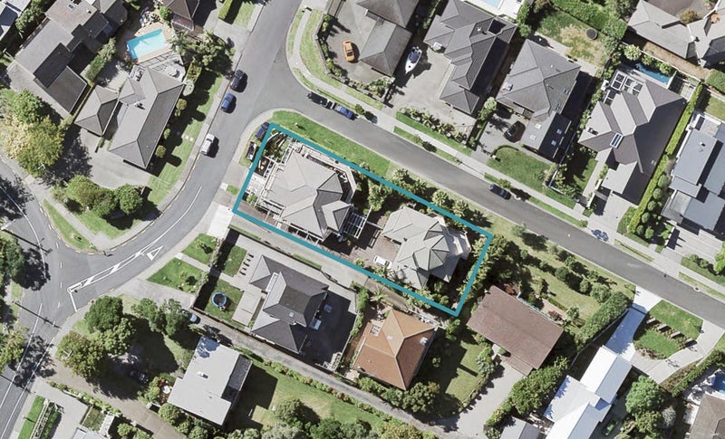 2/25 Seymour Road, Mellons Bay, Auckland - Carousel 1