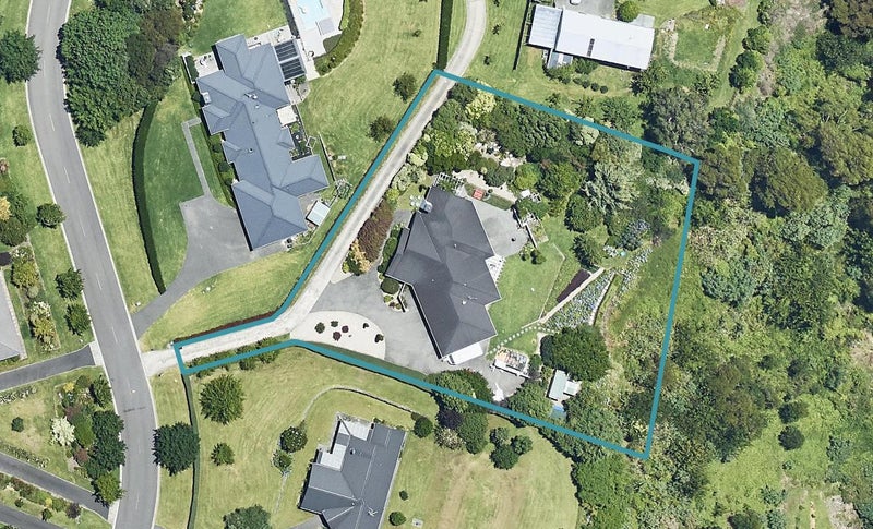 10 Bradley Avenue, Pyes Pa, Tauranga - Carousel 1