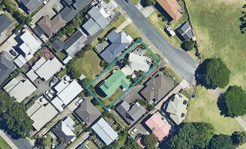 16A Fairway Avenue, Mount Maunganui, Mount Maunganui - Carousel 1