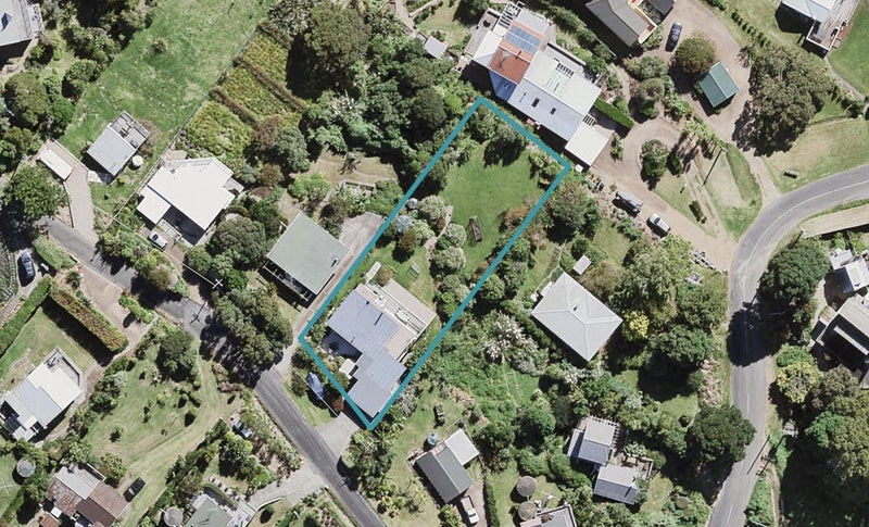 4 Karu Street, Oneroa, Waiheke Island - Carousel 1