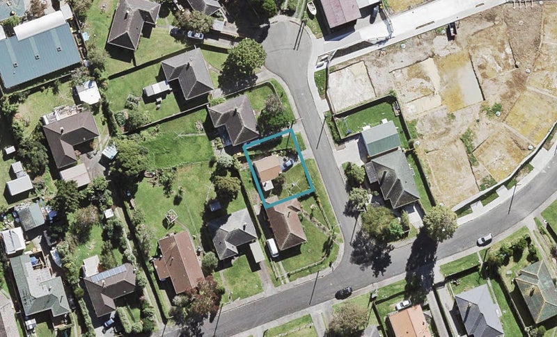 2 Mavis Place, Beach Haven, Auckland - Carousel 1