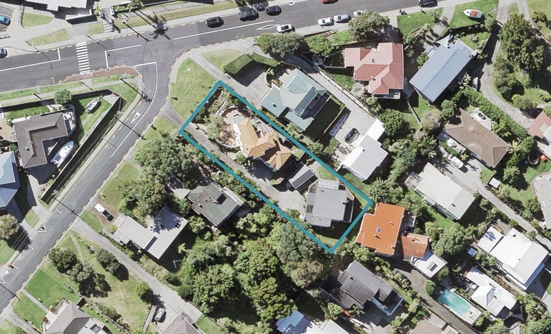 1/2 Kiteroa Terrace, Rothesay Bay, Auckland - Carousel 1