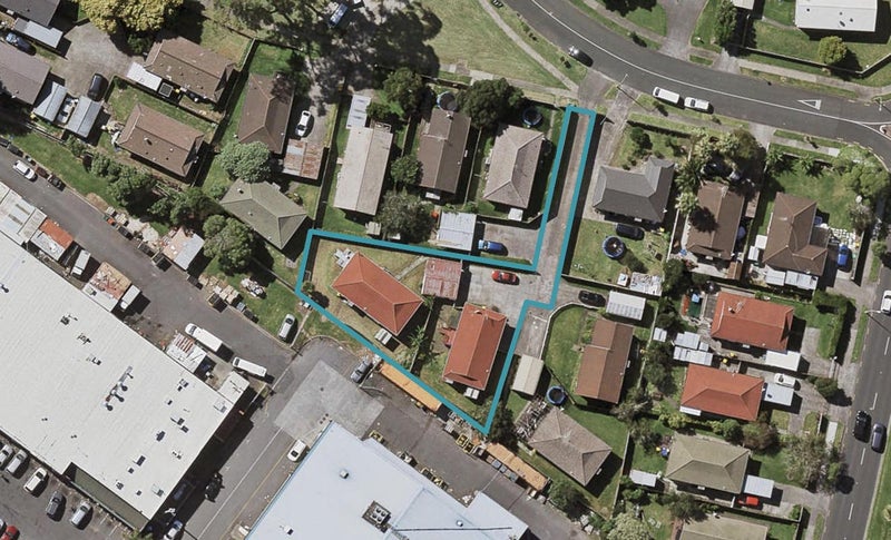 2/8 Penion Drive, Flat Bush, Auckland - Carousel 1