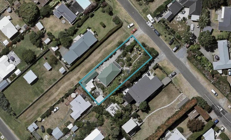 24 Hona Street, Waikanae Beach, Waikanae - Carousel 1