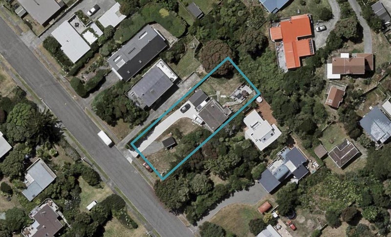15 Hughes Street, Waikanae Beach, Waikanae - Carousel 1