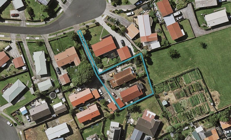 2/9 Constance Place, Clover Park, Auckland - Carousel 1