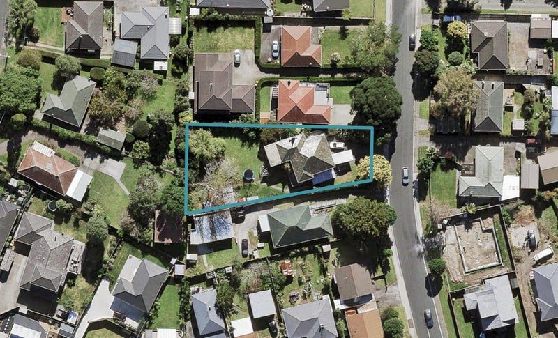 4 Kervil Avenue, Te Atatu Peninsula, Auckland - Carousel 1