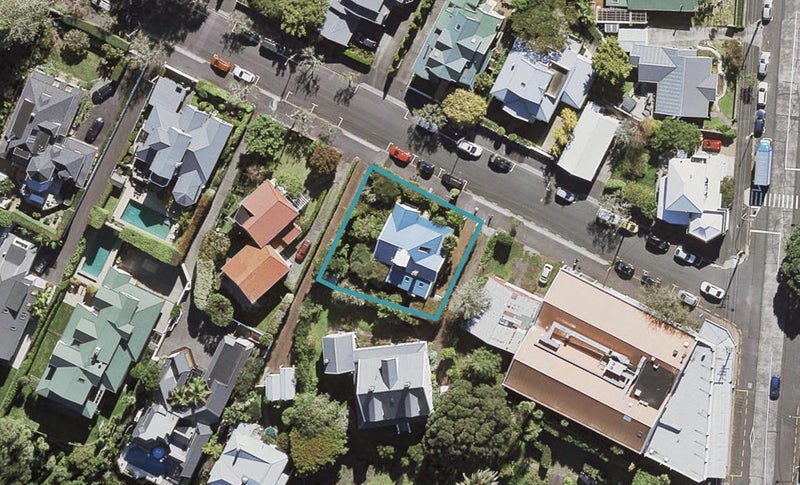 6 Clarence Road, Northcote Point, Auckland - Carousel 1