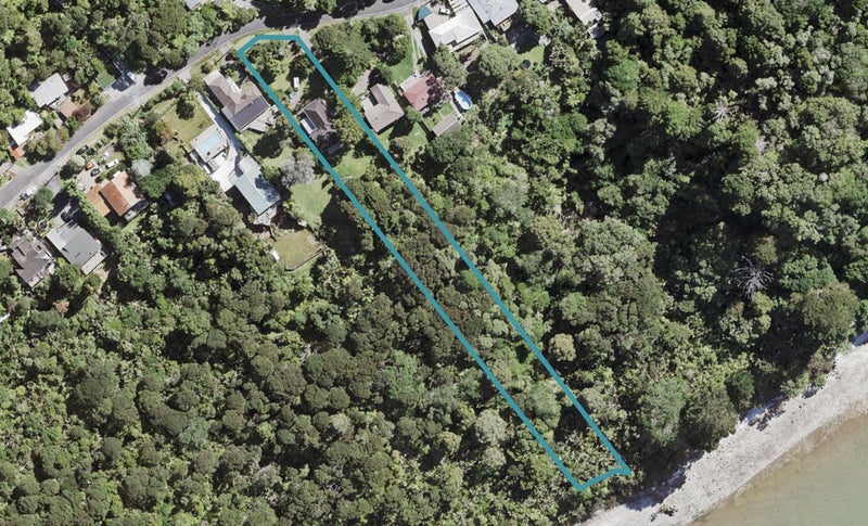 12 Kauri Point Road, Laingholm, Auckland - Carousel 1