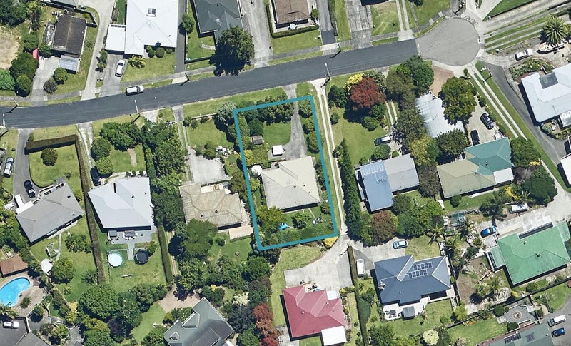 17 Linley Terrace, Judea, Tauranga - Carousel 1