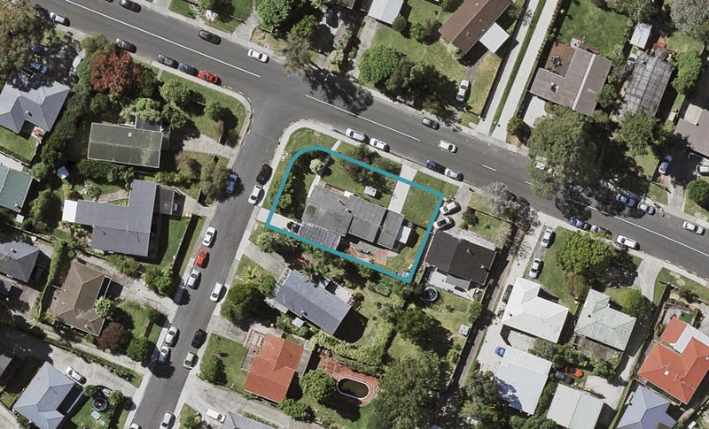 24 Totaravale Drive, Totara Vale, Auckland - Carousel 1