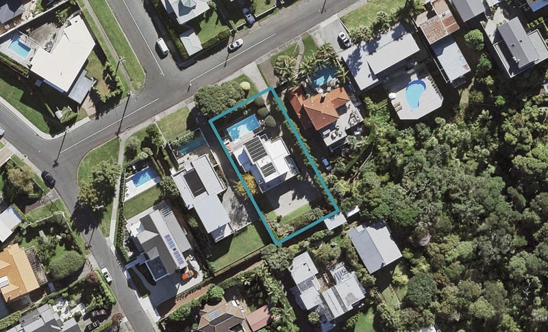 8 Wanganella Street, Birkenhead, Auckland - Carousel 1