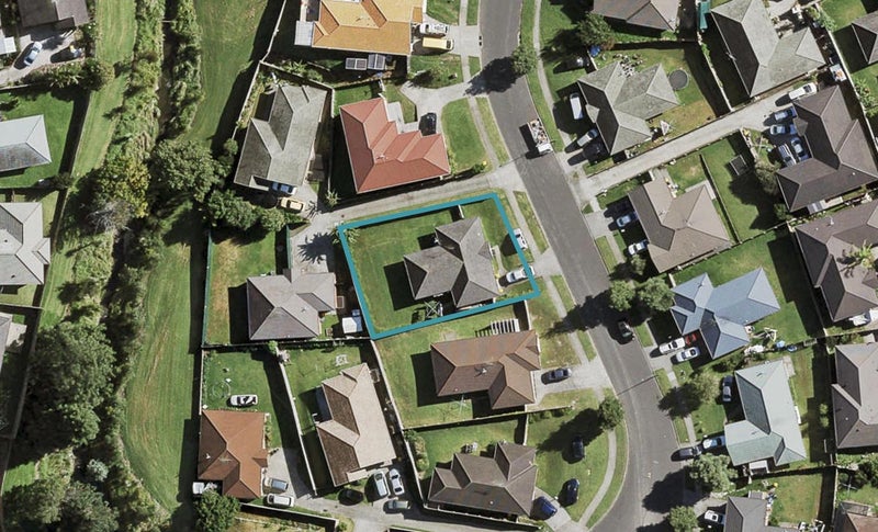 17 Loughinisland Place, Weymouth, Auckland - Carousel 1