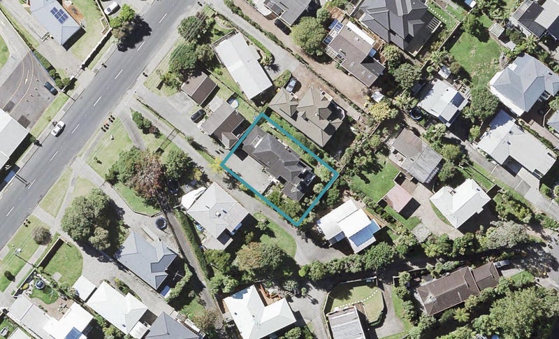 82A Browns Bay Road, Rothesay Bay, Auckland - Carousel 1