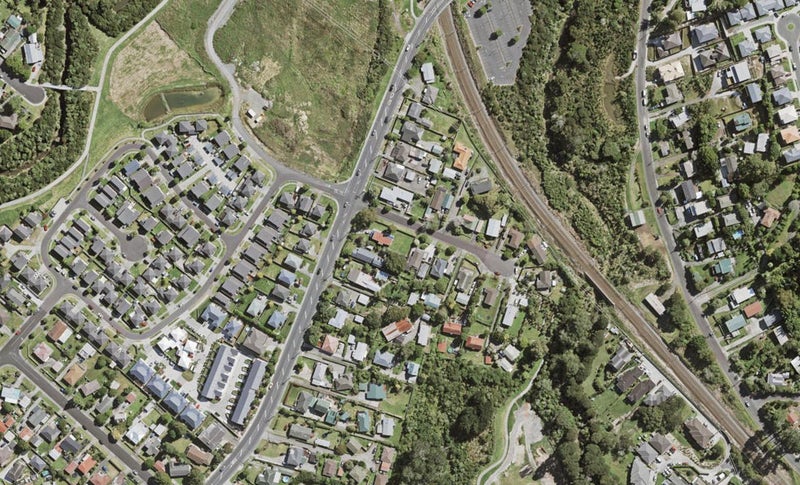 7/1 Benita Place, Sunnyvale, Auckland - Carousel 1