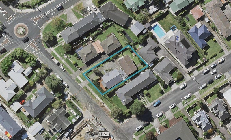 2/5 Lake Pupuke Drive, Takapuna, Auckland - Carousel 1