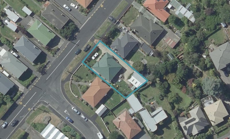 18 Somerville Street, Andersons Bay, Dunedin - Carousel 1