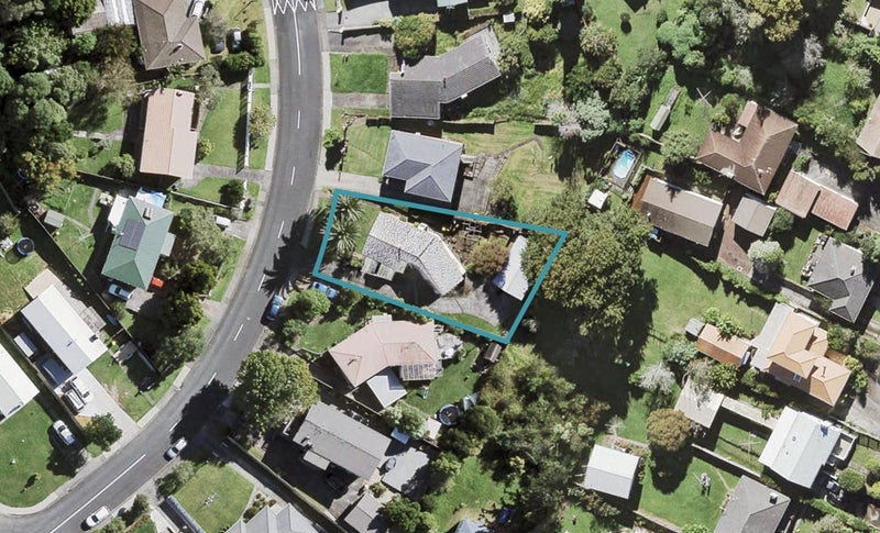27 Hilling Street, Titirangi, Auckland - Carousel 1