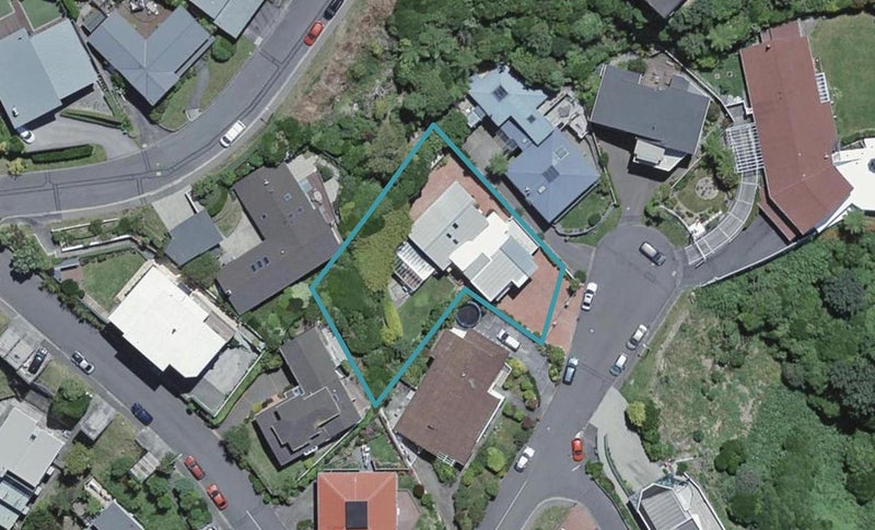 9 Mataroa Avenue, Northland, Wellington - Carousel 1