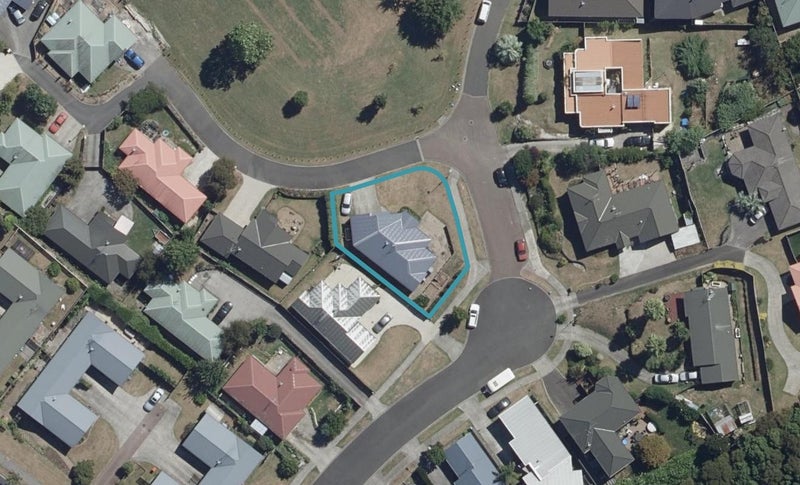 11 Pointon Glade, Grandview Heights, Hamilton - Carousel 1
