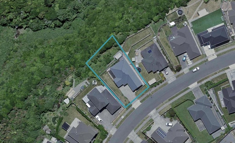 20 Mervyn Kemp Drive, Tawa, Wellington - Carousel 1
