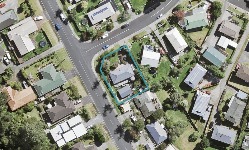 66 Maywood Crescent, Glen Eden, Auckland - Carousel 1