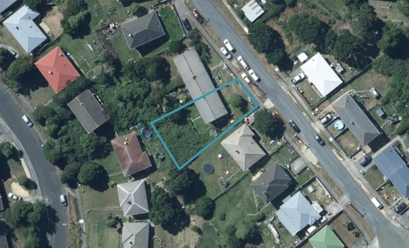 16 Wiltshire Place, Cannons Creek, Porirua - Carousel 1
