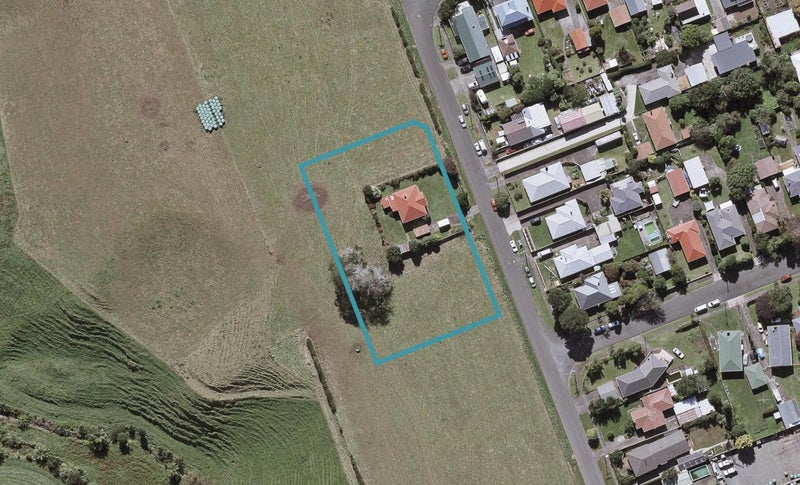 43 Cowling Road, Hurdon, New Plymouth - Carousel 1