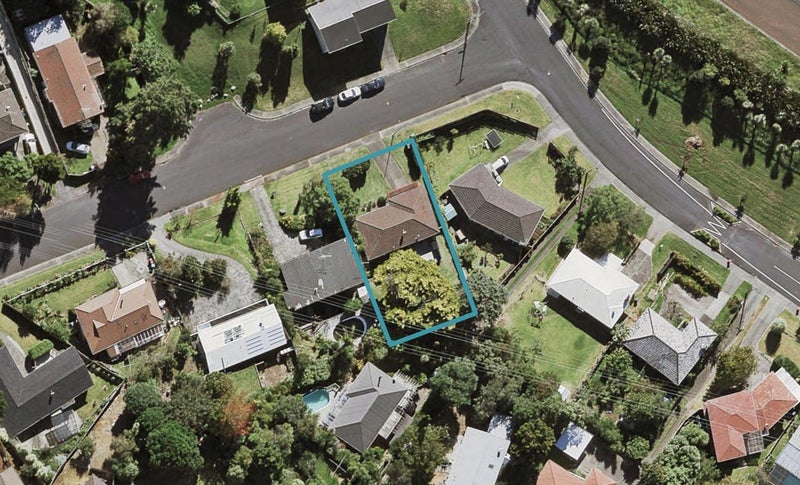 2 Stephen Lysnar Place, Hillsborough, Auckland - Carousel 1