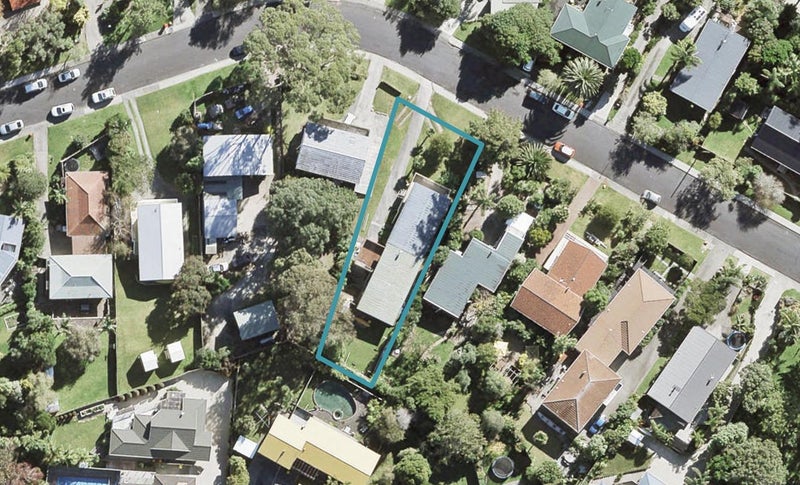2/10 Holt Avenue, Torbay, Auckland - Carousel 1