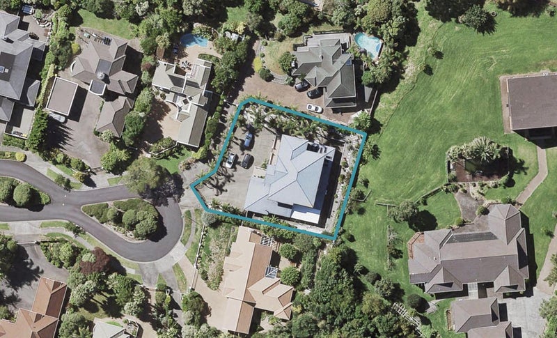 12 St Elmo Rise, Shamrock Park, Auckland - Carousel 1
