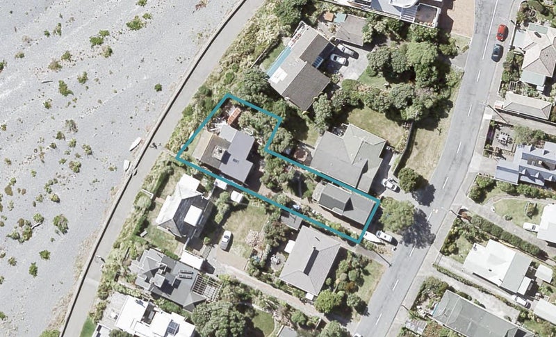 12 Pukatea Street, Eastbourne, Lower Hutt - Carousel 1