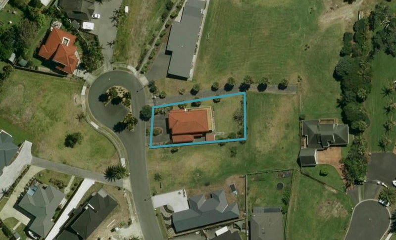 8 Aarts Place, One Tree Point - Carousel 1