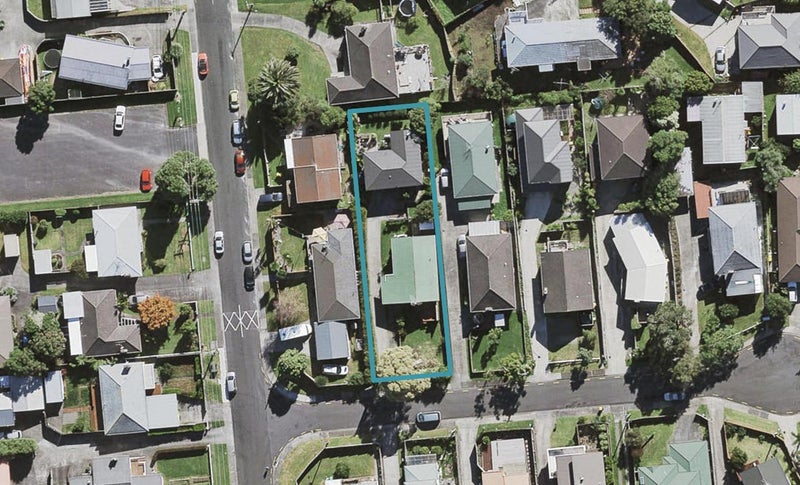 2/4 Winifred Avenue, Bayview, Auckland - Carousel 1