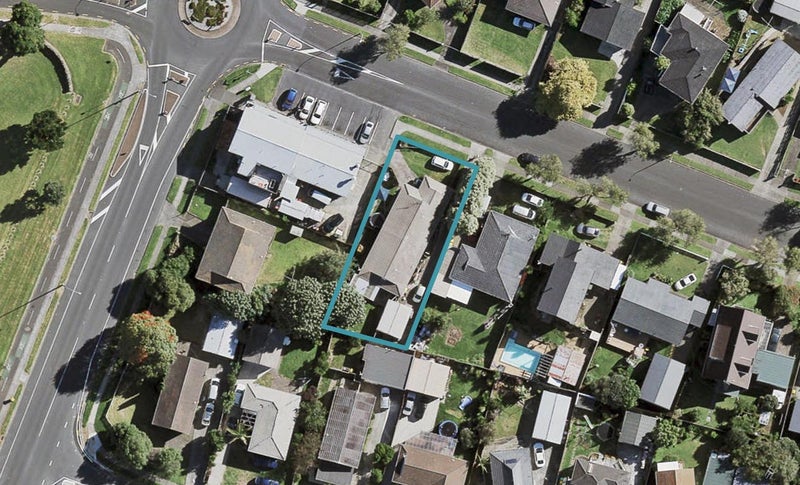 2/3 Waimahia Avenue, Weymouth, Auckland - Carousel 1