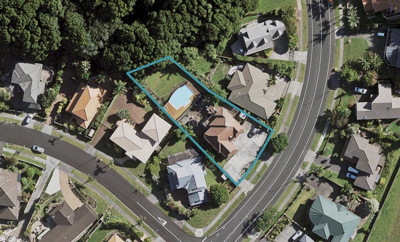 94 Eugenia Rise, Goodwood Heights, Auckland - Carousel 1