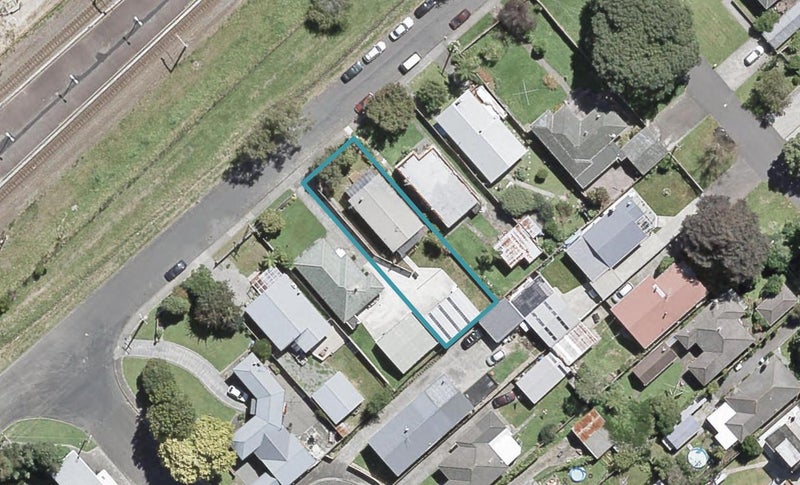 18 Golf Road, Manor Park, Lower Hutt - Carousel 1