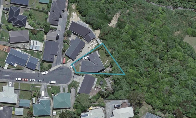 5 Terrance Grove, Paparangi, Wellington - Carousel 1