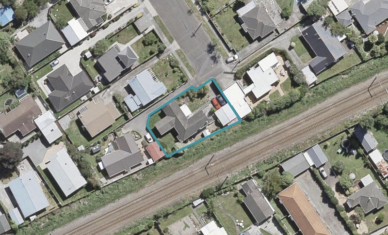 10 Elizabeth Avenue, Heretaunga, Upper Hutt - Carousel 1