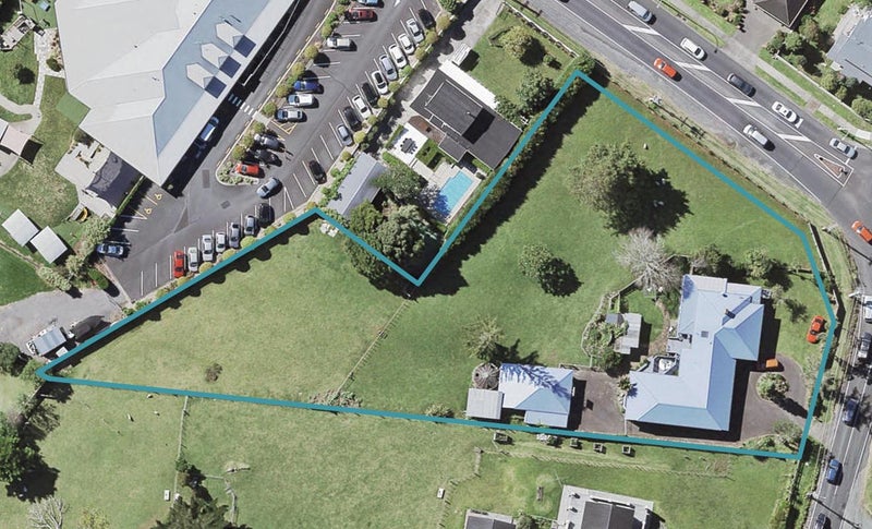 382 Point View Drive, Shamrock Park, Auckland - Carousel 1