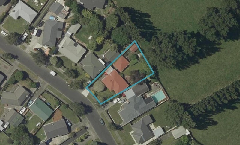 37 Ruamahanga Crescent, Terrace End, Palmerston North - Carousel 1