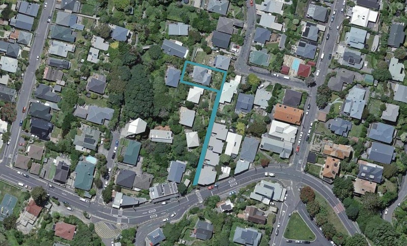 11 Vautier Avenue, Wadestown, Wellington - Carousel 1