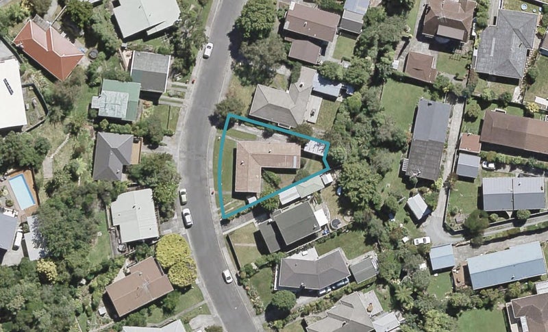 7 Deller Grove, Silverstream, Upper Hutt - Carousel 1