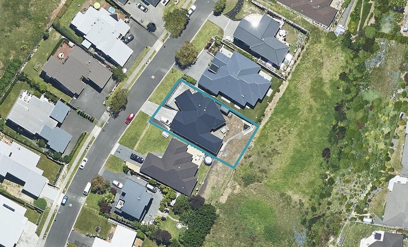 18 Estuary View Road, Welcome Bay, Tauranga - Carousel 1