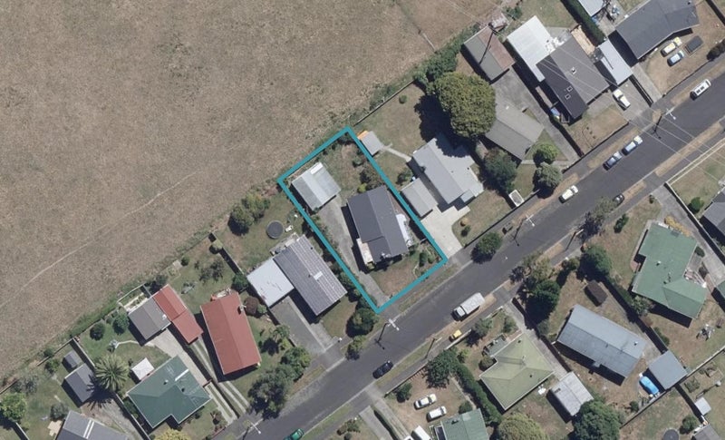33 Sheridan Street, Silverdale, Hamilton - Carousel 1