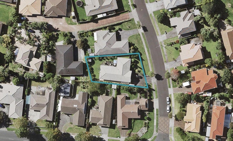 6 Pajaro Place, Golflands, Auckland - Carousel 1