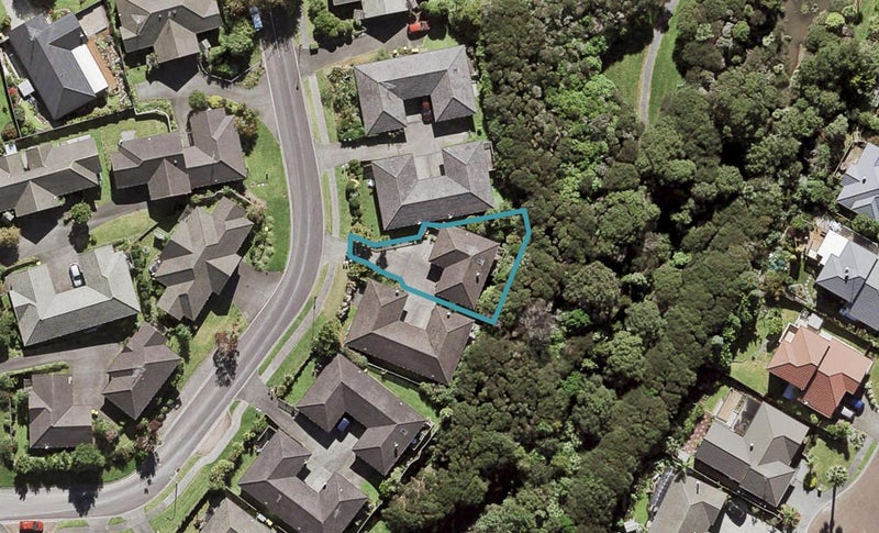 14 Regents Park Place, Westgate, Auckland - Carousel 1