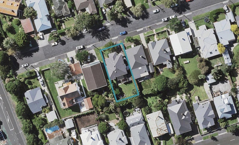 17 Empire Road, Devonport, Auckland - Carousel 1