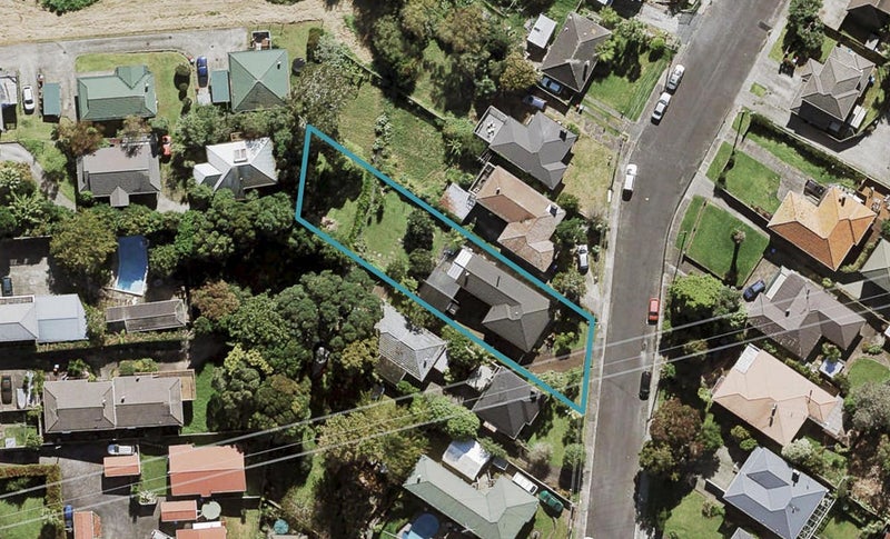 11 Eaton Road, Hillsborough, Auckland - Carousel 1