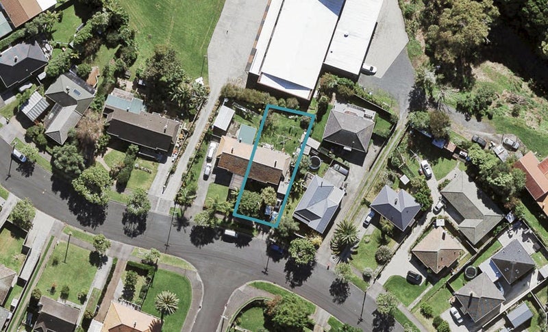 69 Premier Avenue, Point Chevalier, Auckland - Carousel 1